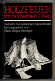 Holzfeuer im hölzernen Ofen.