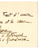 Eigenhändiger zweizeiliger französischer Spruch mit Unterschrift.